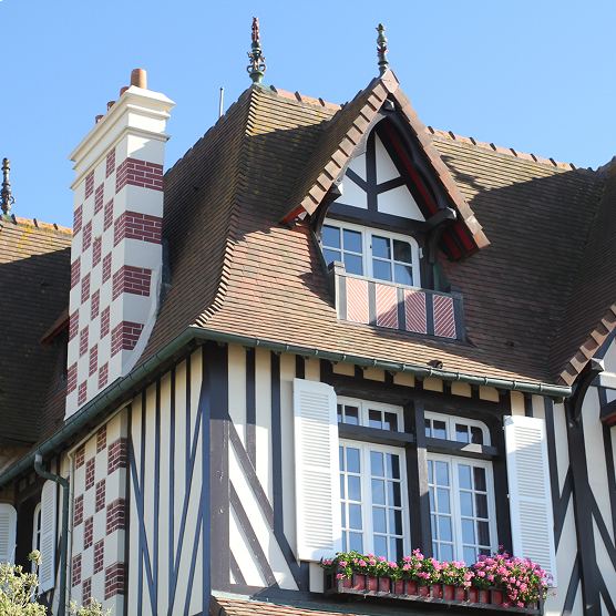 Conseiller Auditag accompagnant un client dans son projet de rénovation